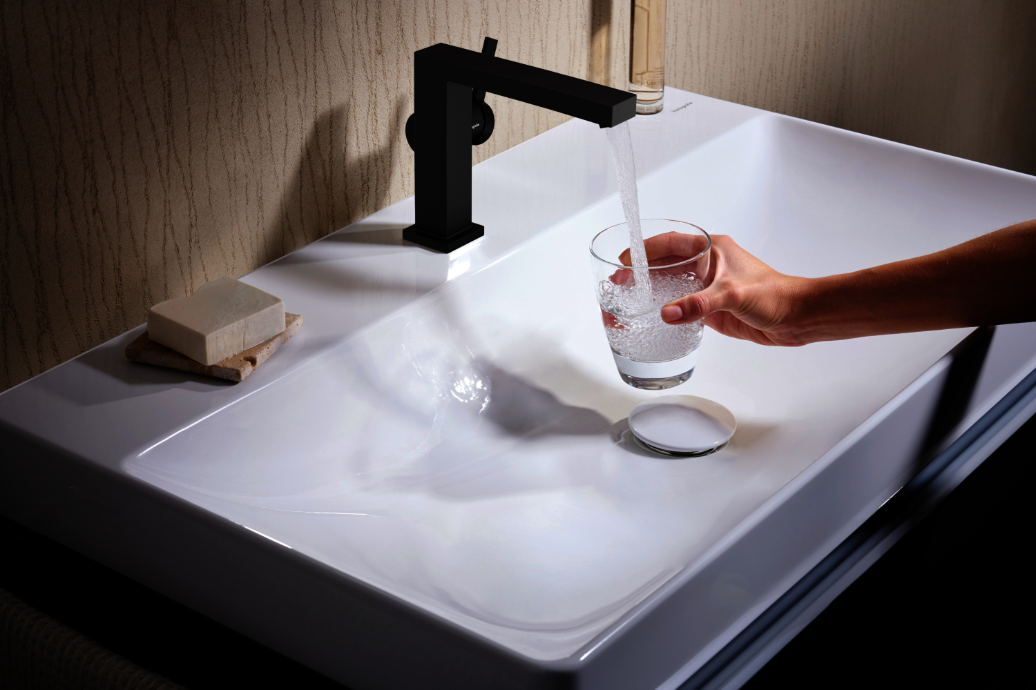 Hansgrohe WTM 110 Tecturis E Fine CoolStart mit Push-Open Ablaufgarnitur MSW