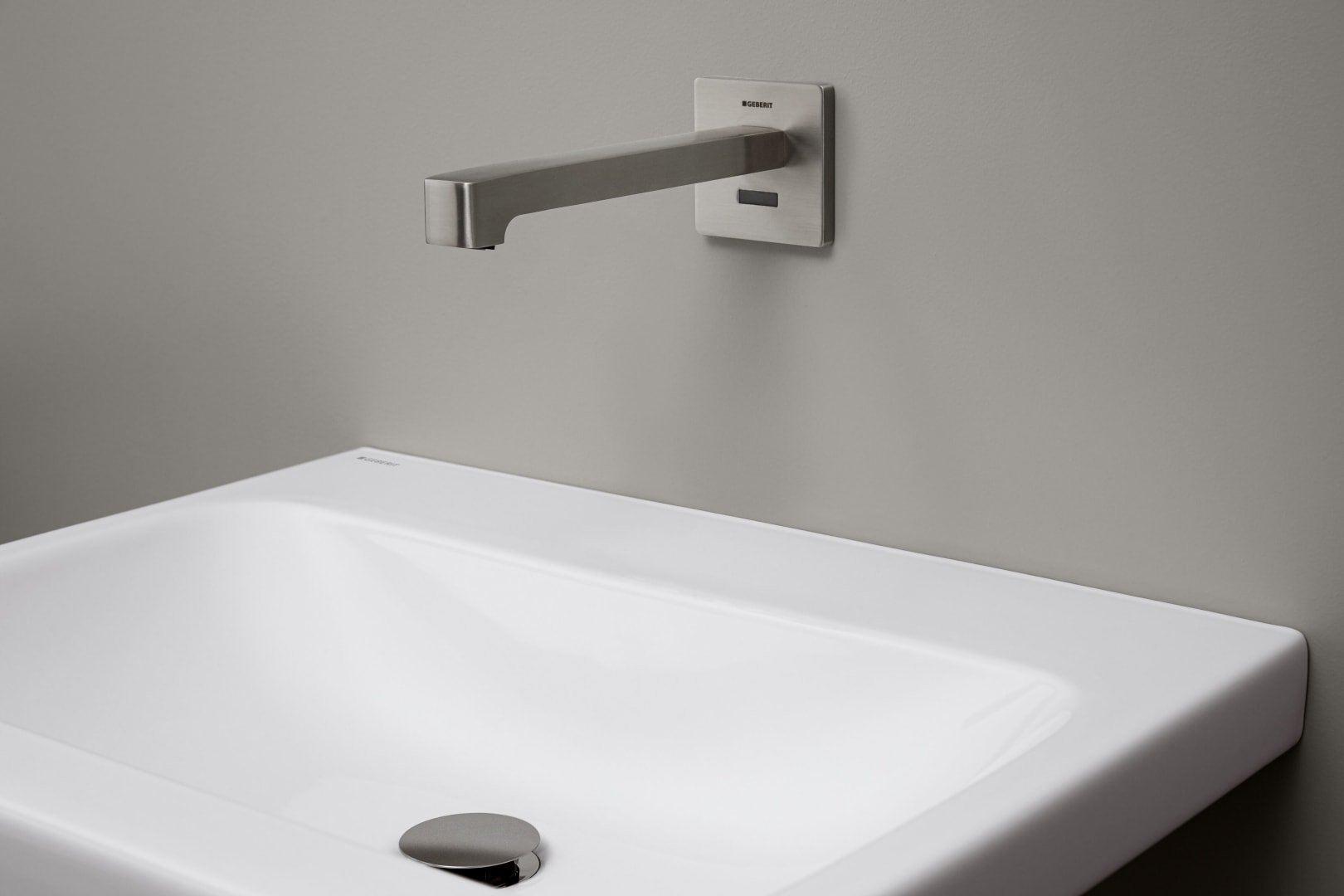 Geberit Brenta WT-Arm.,Wandmontage, Netzbetr. f. UP-Funkt.Box, Therm.Mi.,L:17cm, edst.