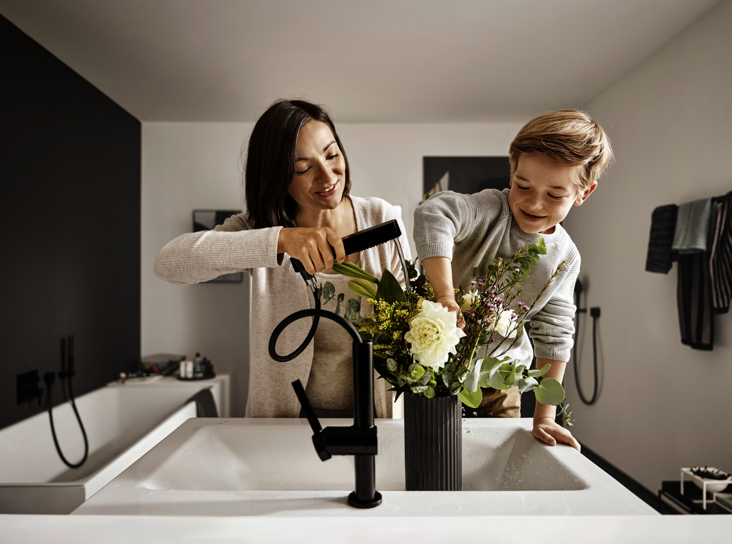 Hansgrohe Waschtischmischer 230 Finoris Ausziehbrause 2jet mattschwarz