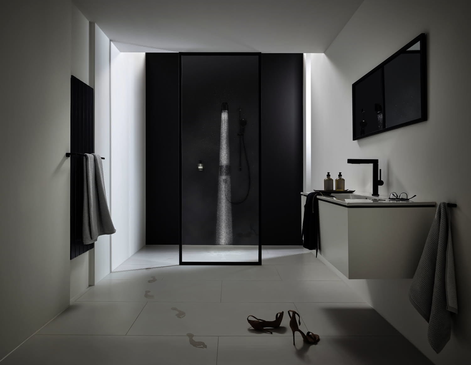 Hansgrohe Waschtischmischer 230 Finoris Schwenkauslauf mattschwarz