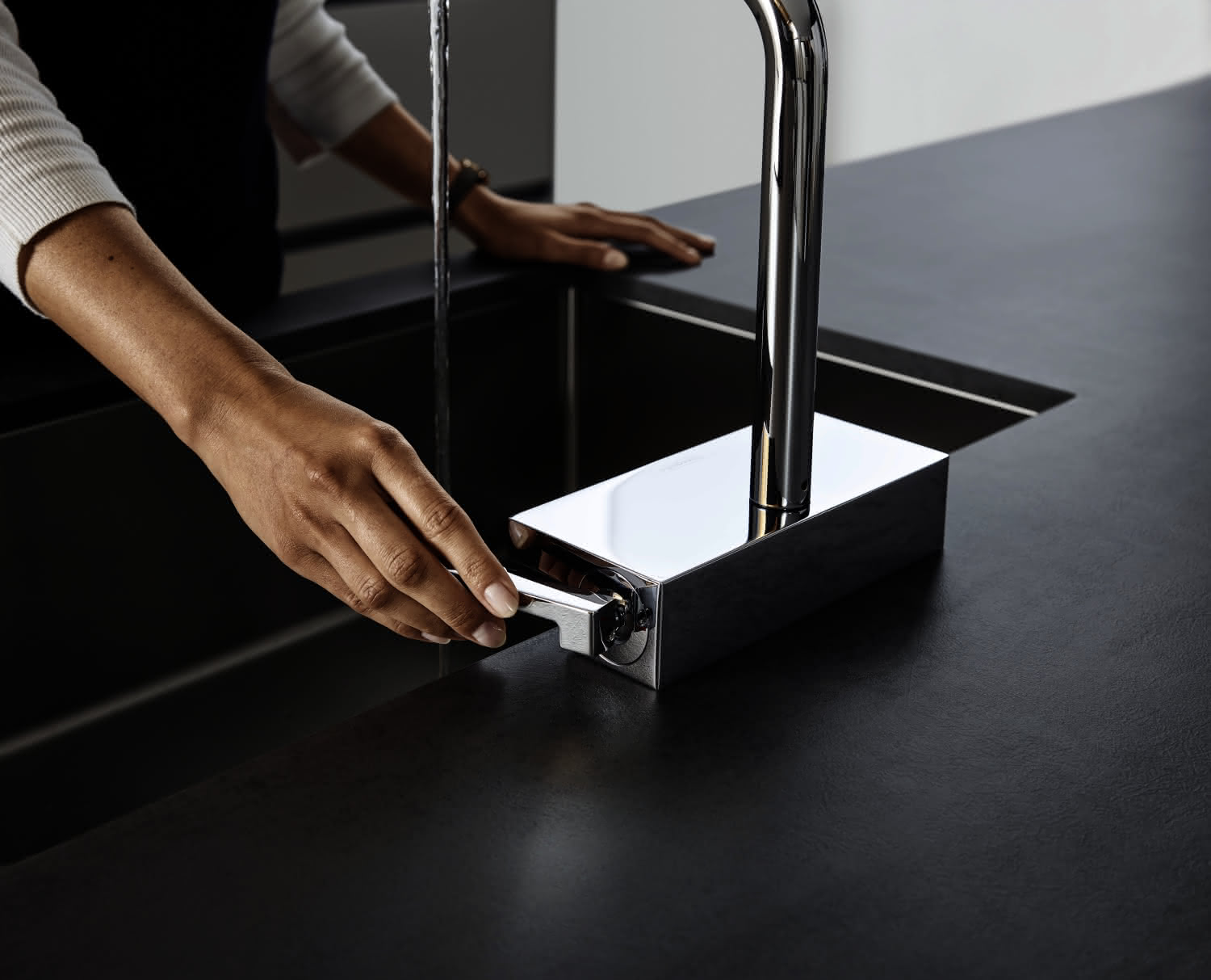 Hansgrohe Spültischmischer 250 Aquno Select M81 Ausziehauslauf 2jet chrom