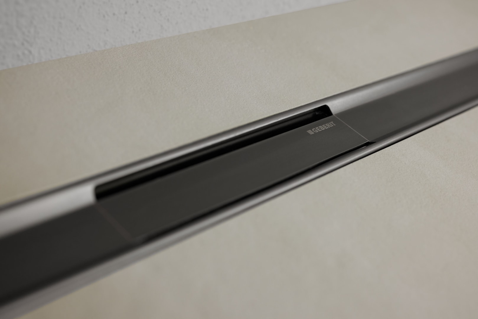 Geberit CleanLine80 Duschrinne 30-130cm schwarzchrom / gebürstet