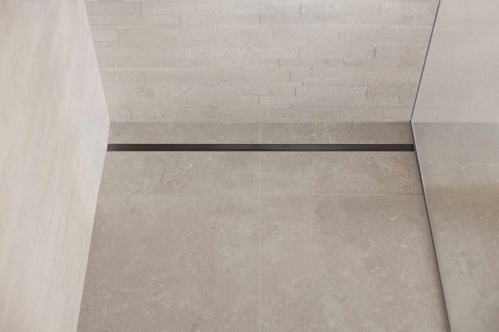Geberit CleanLine50 Duschrinne 30-110 cm schwarzchrom / gebürstet, Bj. 2025