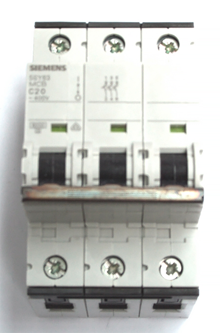 Daikin Sicherungsautomat 3pol 20A für RKHBH008BB6WN