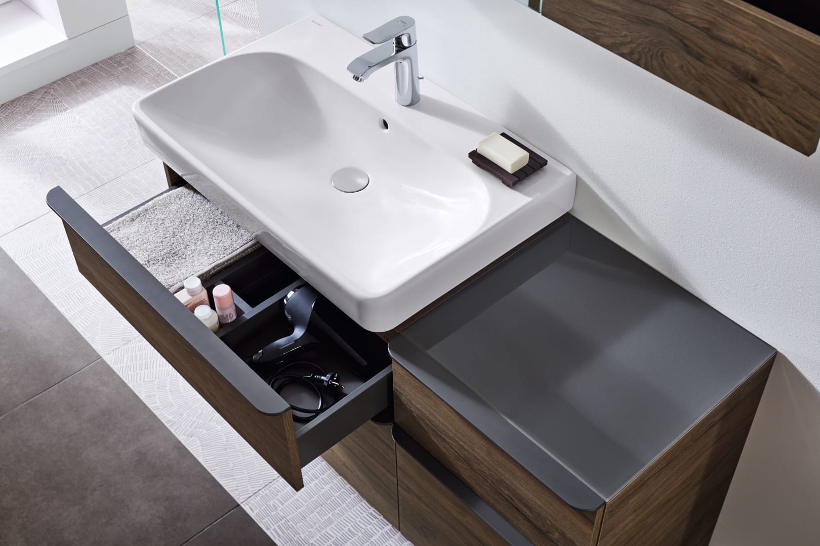 Geberit Smyle Wandablage, eckig 45x14,8x14,3cm, Nussbaum