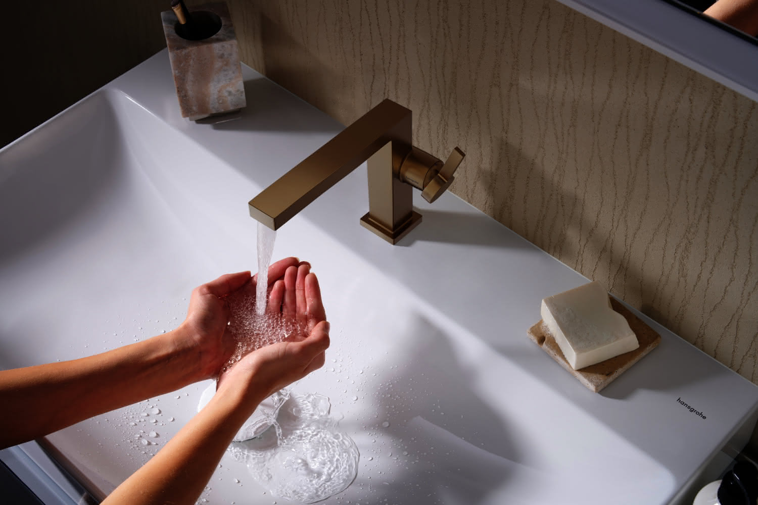 Hansgrohe WTM 110 Tecturis E Fine CoolStart mit Push-Open Ablaufgarnitur BBR