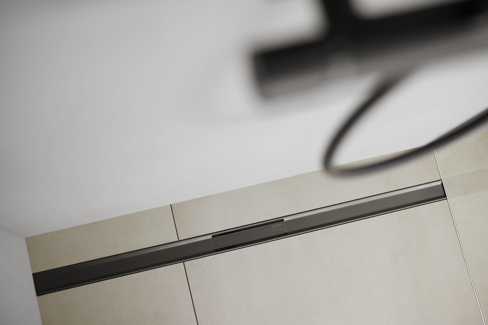 Geberit CleanLine80 Duschrinne 30-130cm schwarzchrom / gebürstet