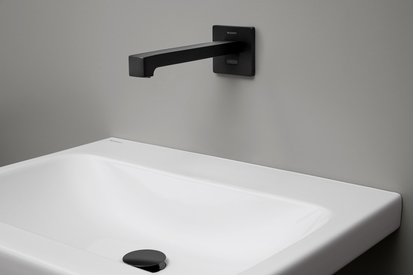 Geberit Brenta WT-Arm.,Wandmontage, Netzbetr. für UP-Funkt.Box, o.Misch.,L:17cm, swm