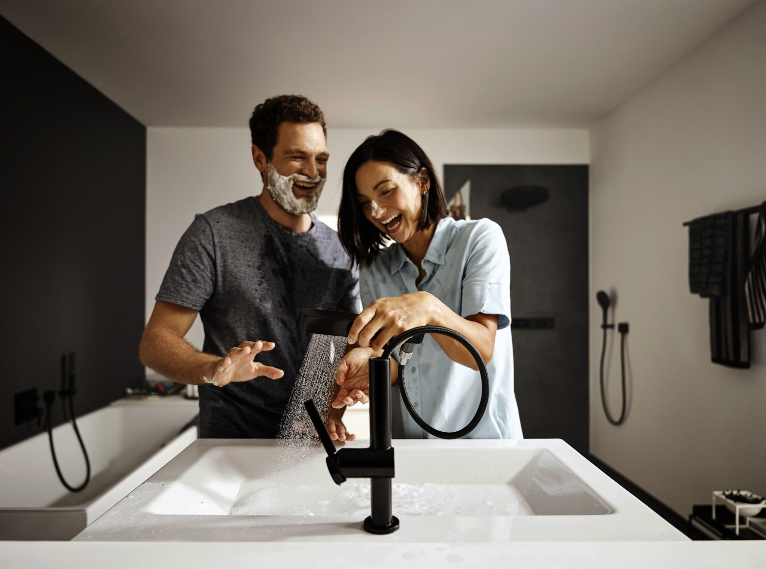 Hansgrohe Waschtischmischer 230 Finoris Ausziehbrause 2jet mattschwarz