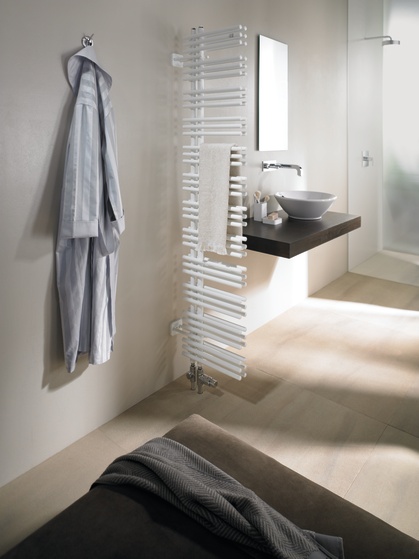 Zehnder Design-Heizkörper Yucca YAD-130-040 1304x64x378 RAL 7016