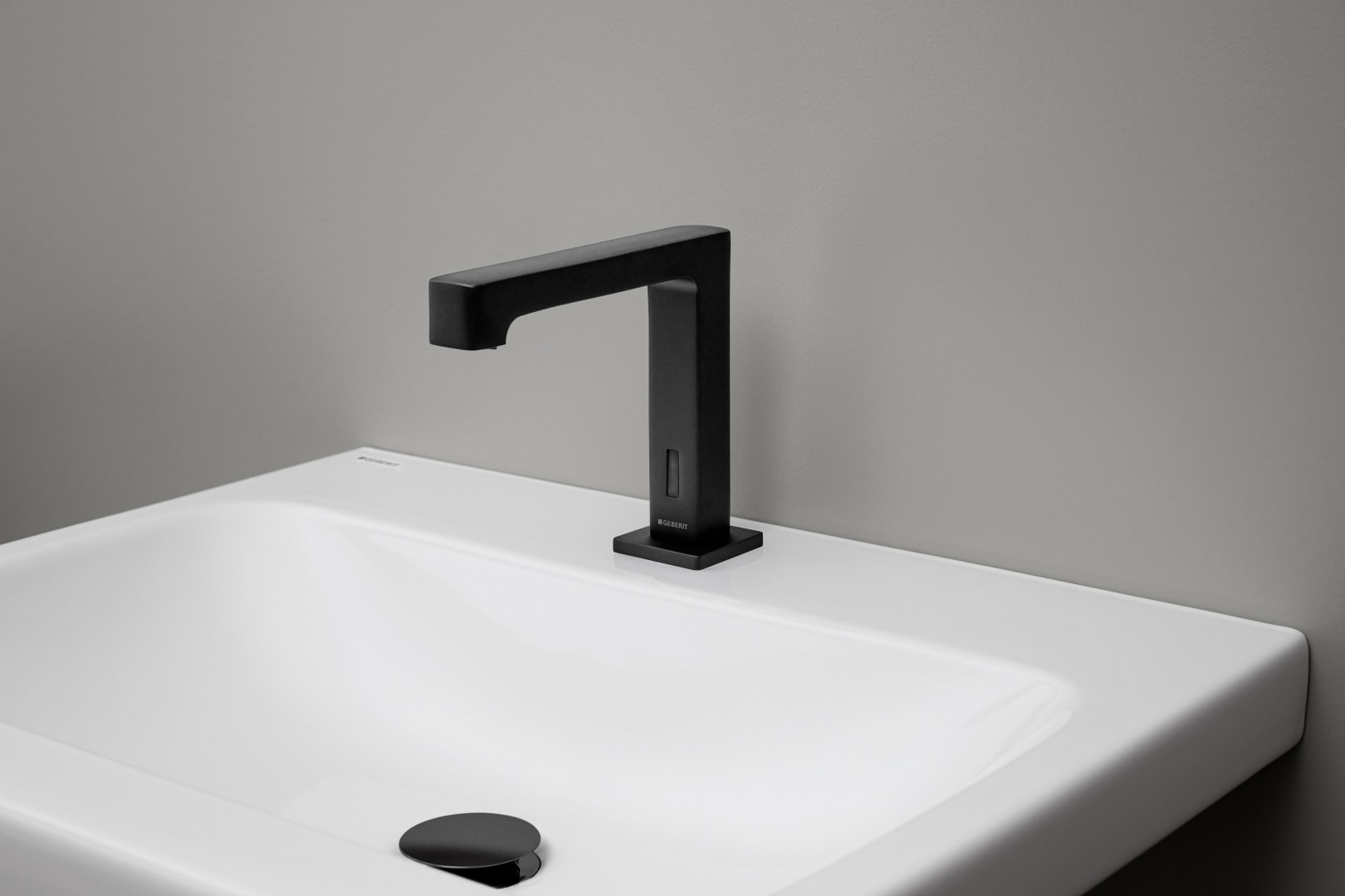 Geberit Brenta WT-Arm., Standmontage, Netz mit AP-Funkt.Box, o.Misch., schwarz matt