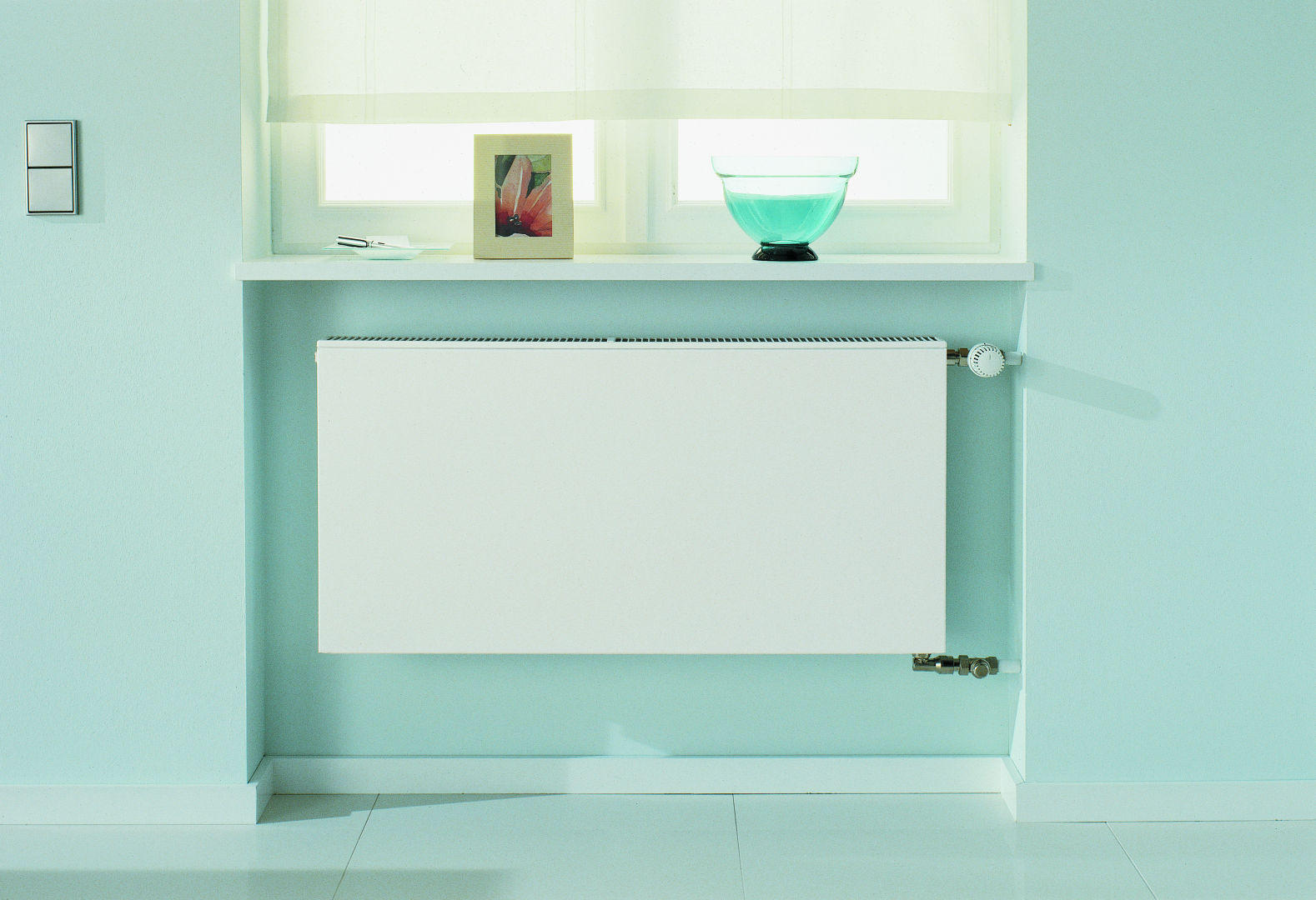 Kermi x2 Plan-K-DIN T12 559x66x905 QN937, RAL9016, 10bar, m.Abd, BK