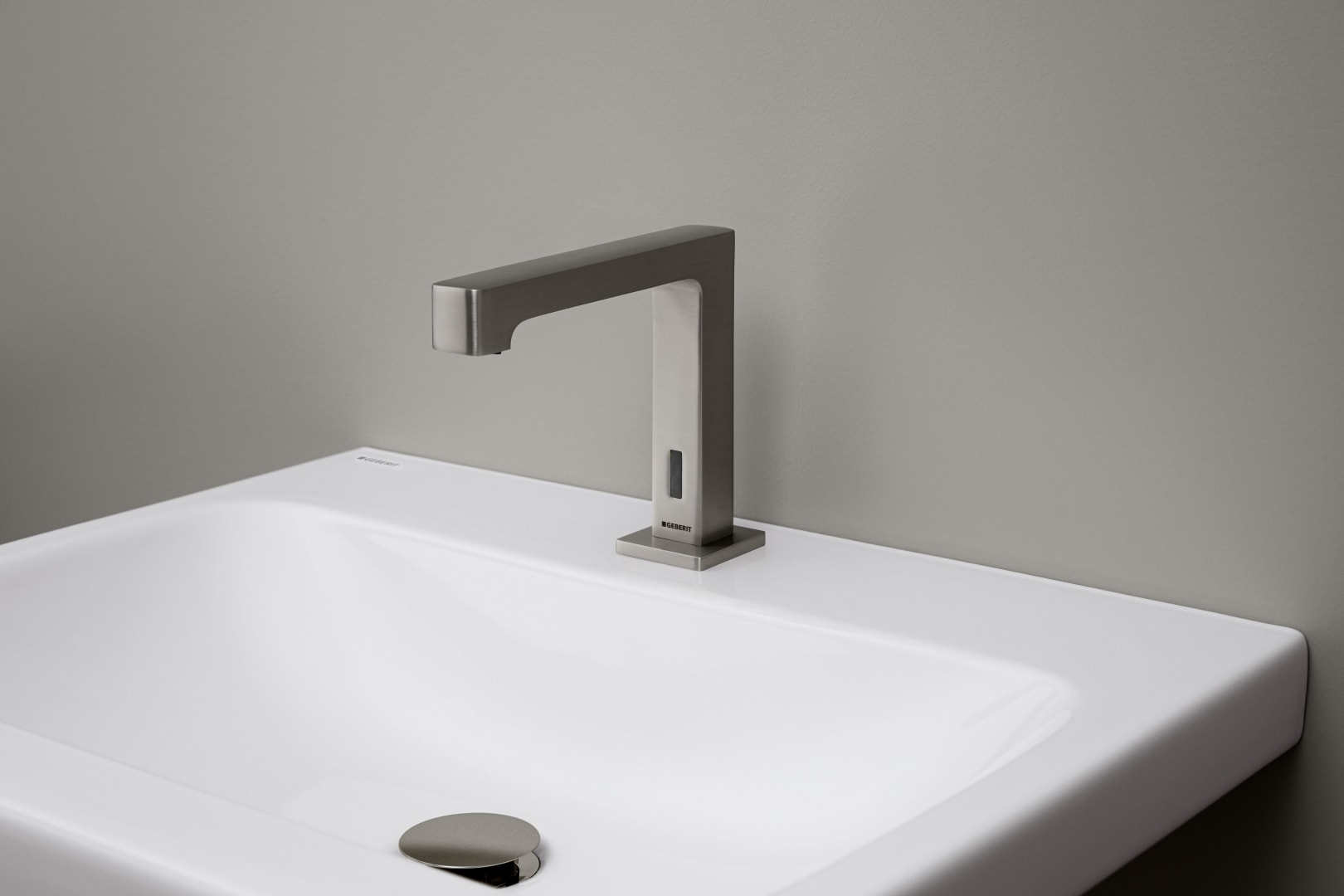 Geberit Brenta WT-Arm., Standmontage, Netz für UP-Funkt.Box, m.Misch., edst.gebü.
