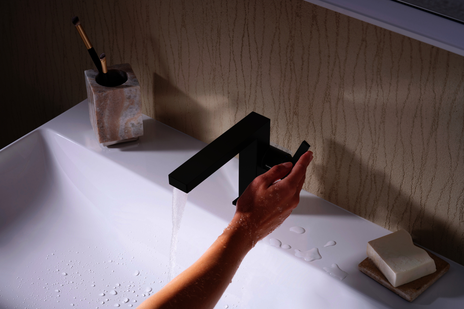 Hansgrohe WTM 110 Tecturis E Fine CoolStart mit Push-Open Ablaufgarnitur MSW