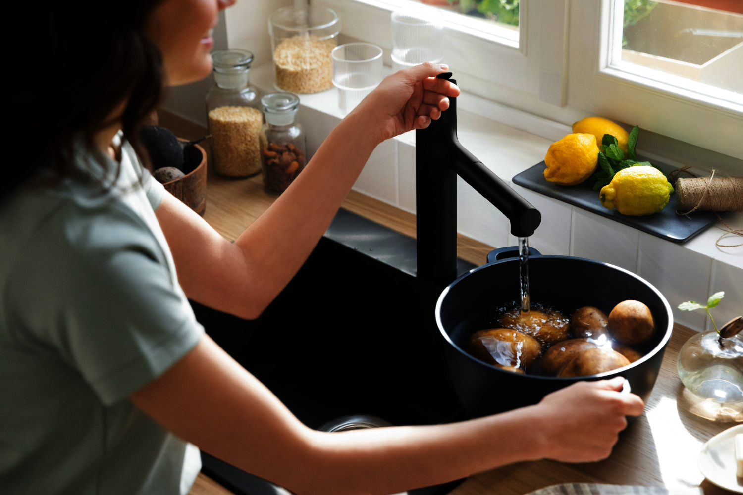 Hansgrohe Spültischmischer 160 Zesis M33 Ausziehbrause 2jet sBox lite mattschwarz
