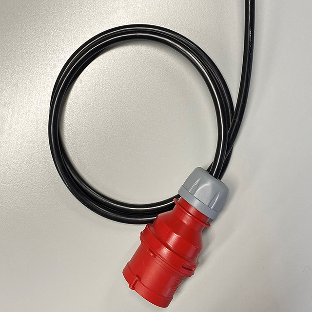 E-ZUBEHÖR LEITUNG M. 16A CEE STECKER