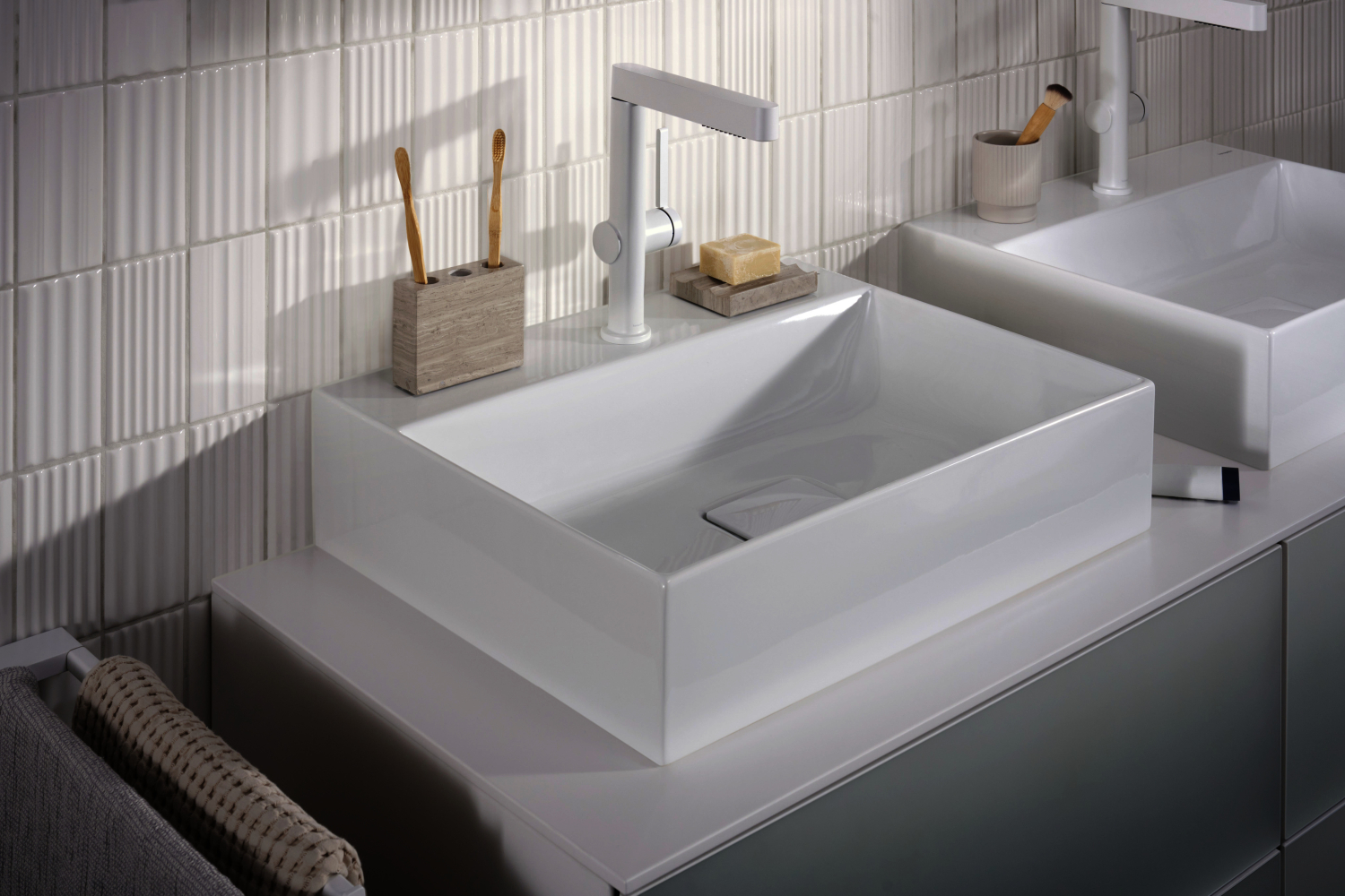 Hansgrohe Waschtischmischer 230 Finoris Ausziehbrause 2jet mattweiss