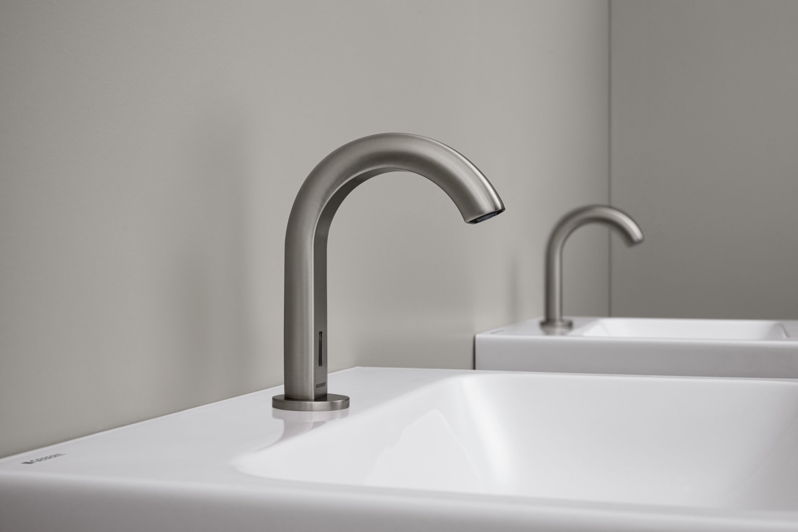 Geberit Piave WT-Arm., Standmontage, Batterie mit AP-Funkt.Box, m.Therm.Misch., edst.g