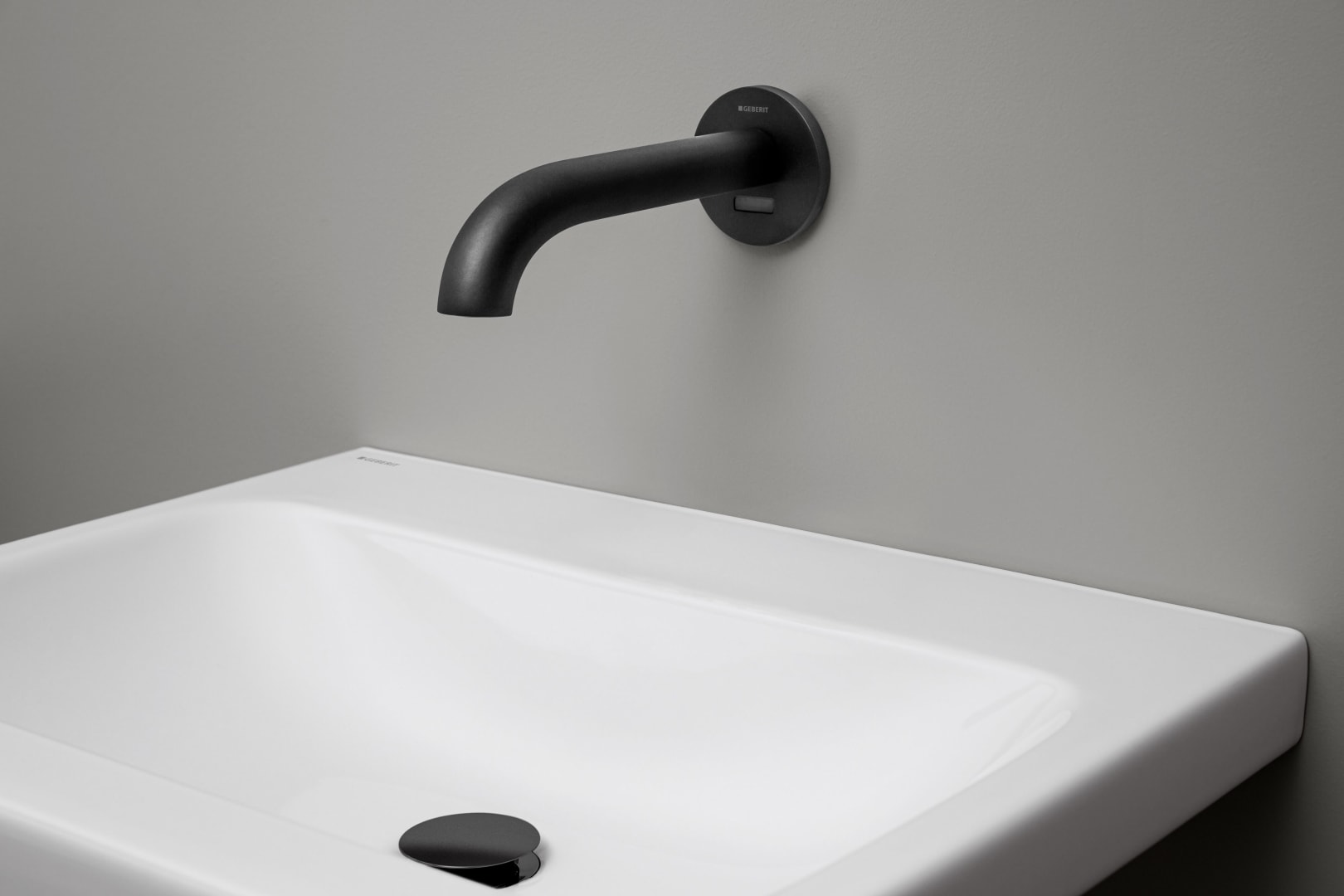 Geberit Piave WT-Arm., Wandmontage, Netzbetr. für UP-Funkt.Box, o.Misch.,L:17cm, swm