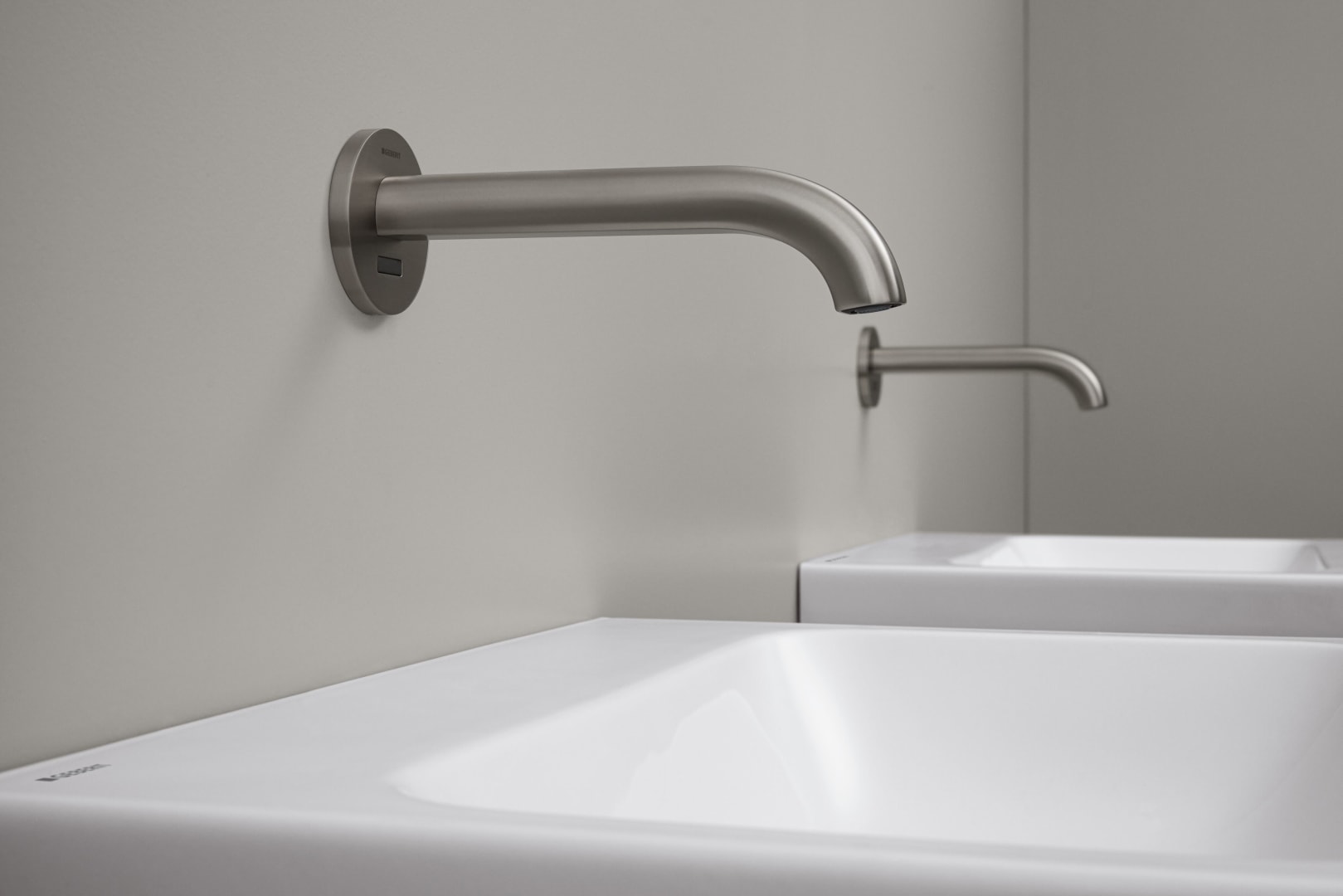 Geberit Piave WT-Arm., Wandmontage, Netzbetr. f. UP-Funkt.Box, Therm.Mi.,L:22cm, edst.